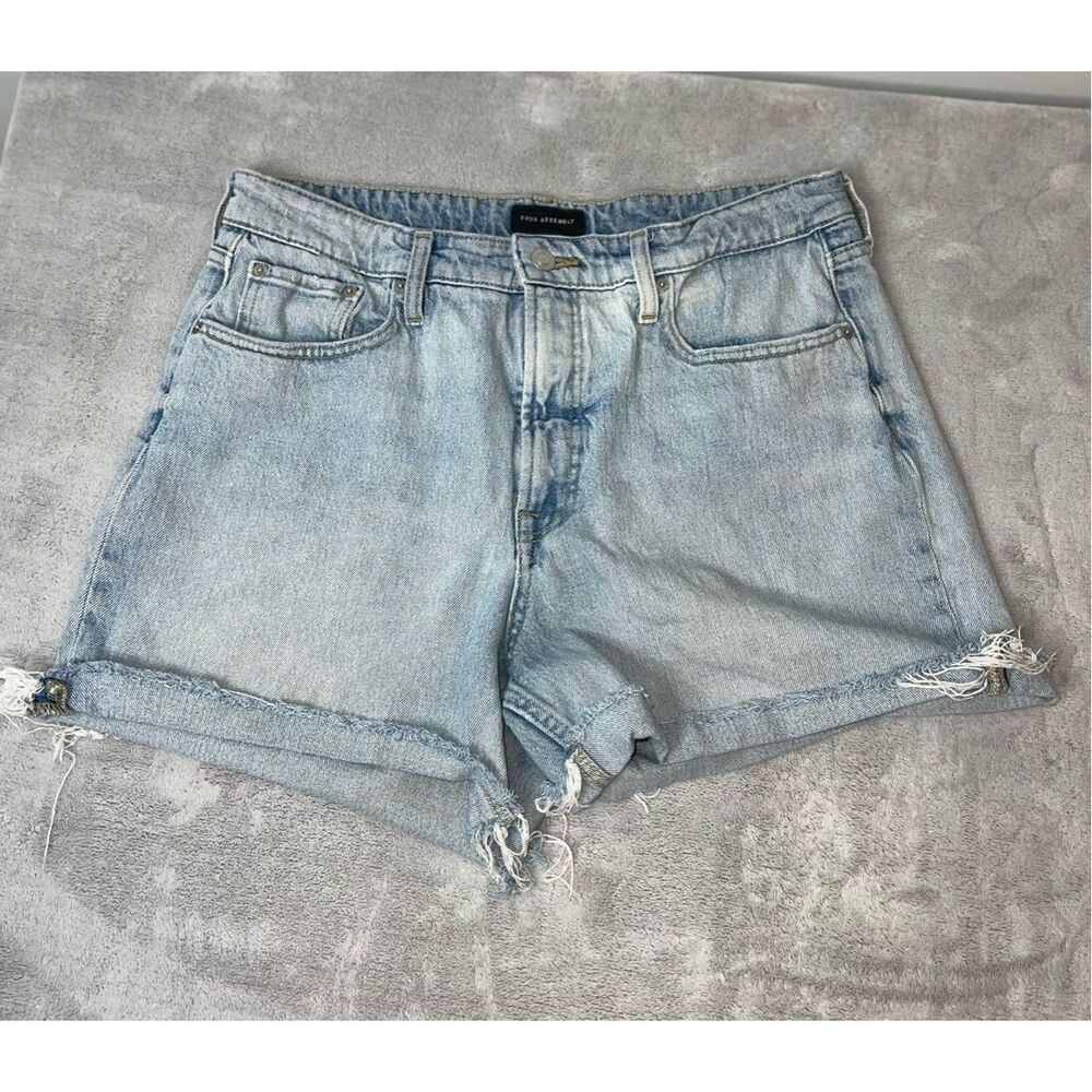 Women’s Denim Light-Medium Wash Cutoff Jean Shorts 14 - Picture 9 of 9